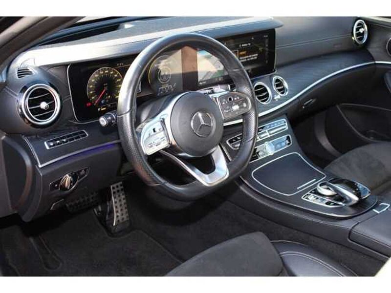 Mercedes-Benz E 300 d T AMG Line LED HUD 360 Distronic+ AHK